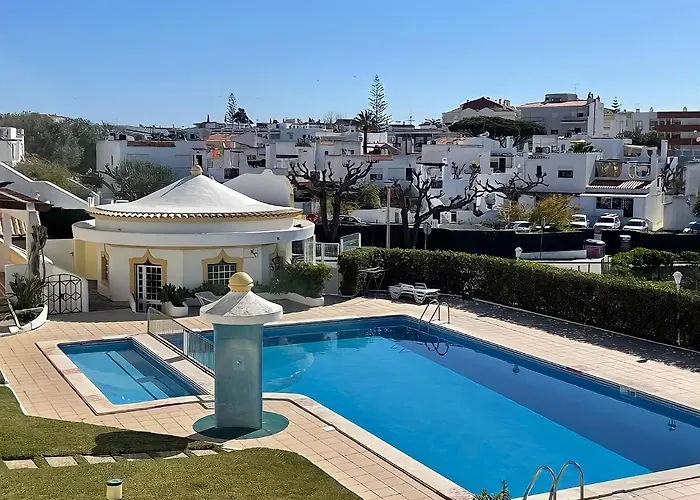 Relaxing 2 Bedroom House 5 Minutes Away From Vilamoura Marina