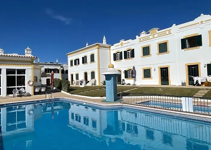 Relaxing 2 Bedroom House 5 Minutes Away From Vilamoura Marina