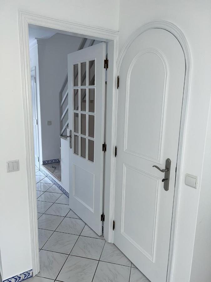 Relaxing 2 Bedroom House 5 Minutes Away From Vilamoura Marina * Quarteira